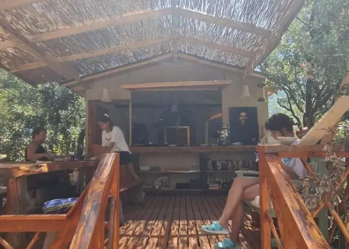 Alojamento de Acomodação e Pequeno-almoço Kabak Nova Camp Bungalovs *